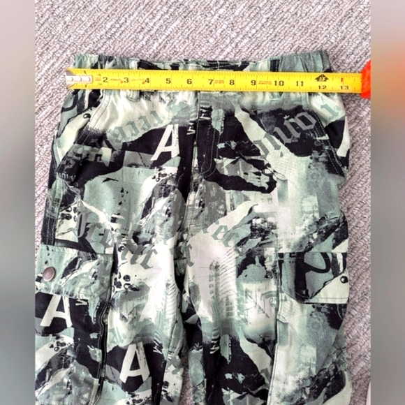 Urban Kids (Size Medium) Unisex Camo Graphic Cargo Pants - Picture 8 of 12
